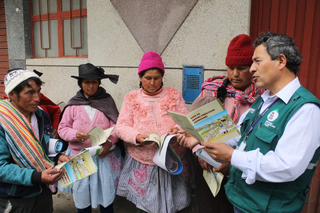 Senasa - Capacitación a productores lácteos del anexo de Cachapalca en Junín