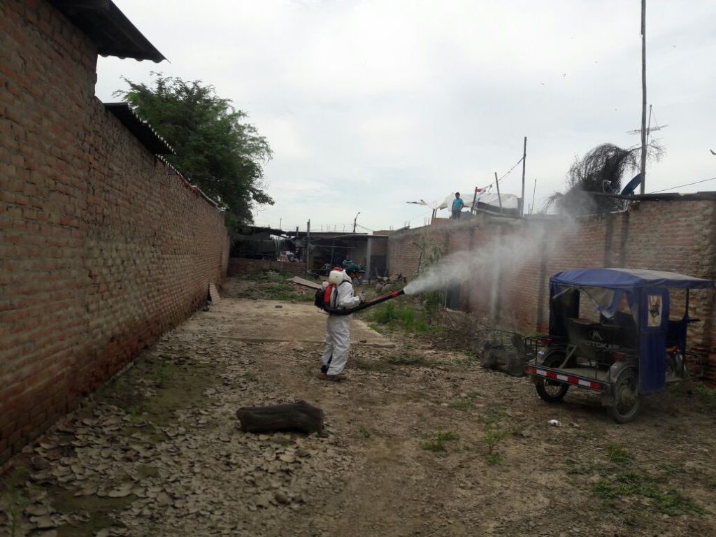 Senasa - MINAGRI apoya en fumigación contra mosquito que causa dengue
