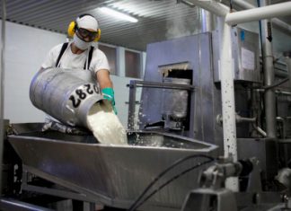 Gestión – Minagri: Plan ganadero intentará subir el consumo de leche fresca a 120 litros
