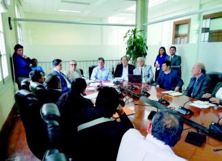 Andina – Reconstrucción con Cambios: De la Flor se reunió con autoridades y agricultores de Huarmey