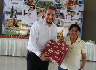 Reconocimiento a colaboradora del SENASA