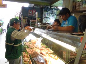 Senasa capacita a funcionarios municipales en la certificación de puestos de venta saludables