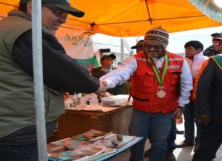 MINAGRI entrega kits veterinarios y forraje para enfrentar heladas en Puno