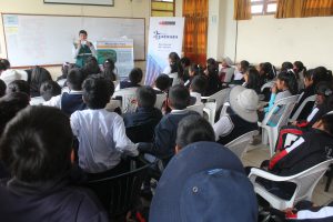 Senasa promueve en estudiantes prácticas para el control de mosca de la fruta