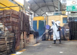 MINAGRI empezó labores de desinfección en el mercado mayorista de frutas