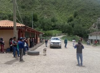 Apurímac: Productores de la agricultura familiar son capacitados para el control de mosca de la fruta